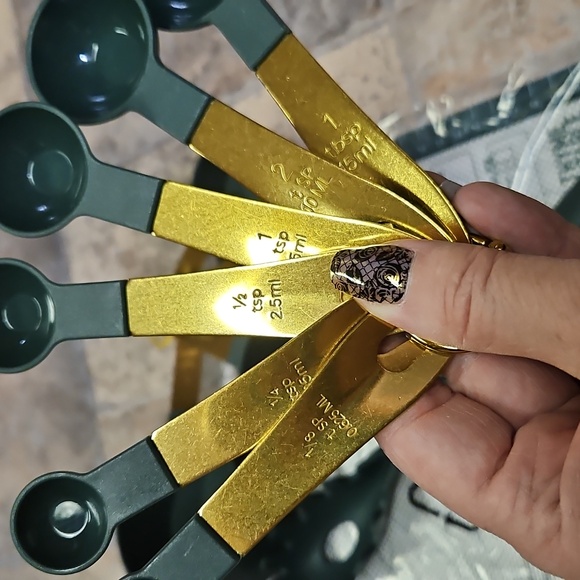 Thyme & Table Utensils And Baking Items - Picture 9 of 10